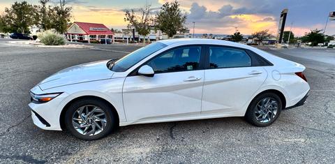 Hyundai Elantra 2024