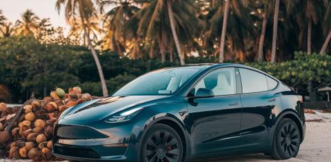 Tesla Model Y 2024