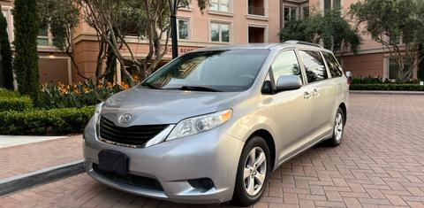 Toyota Sienna 2011