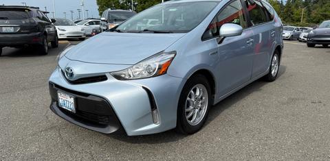 Toyota Prius v 2016