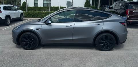 Tesla Model Y 2024