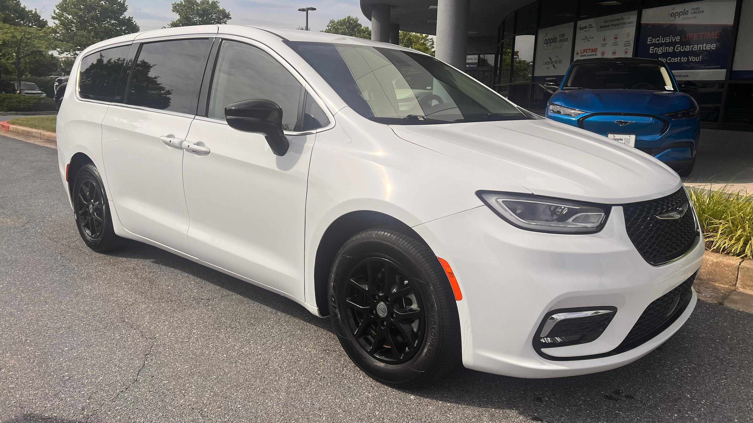 Chrysler Pacifica 2024 in Baltimore, MD