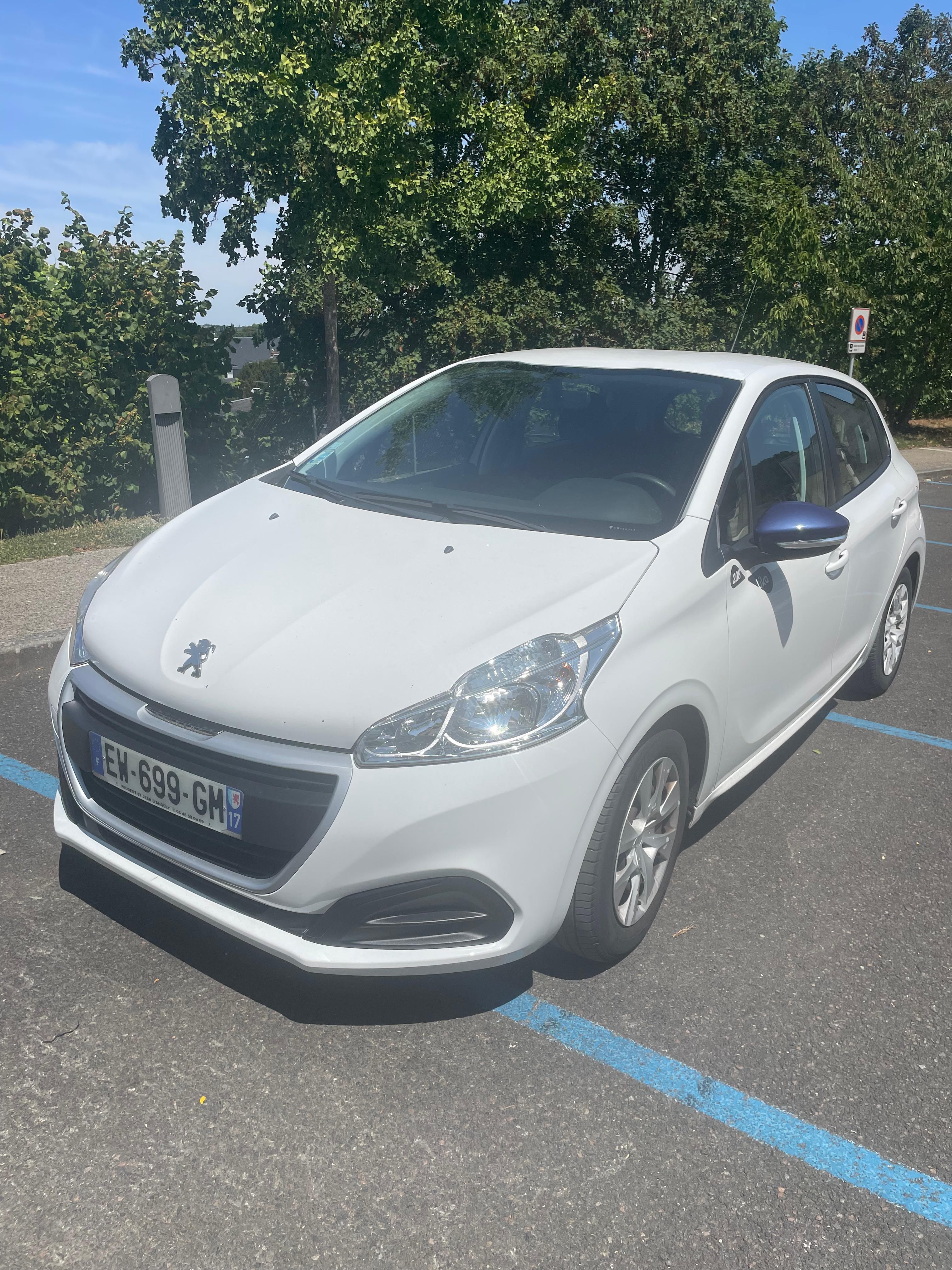 Peugeot 208 2018 in Tours
