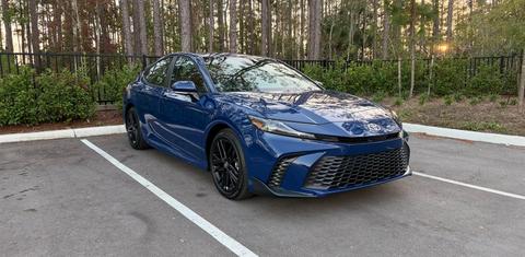 Toyota Camry Hybrid 2026
