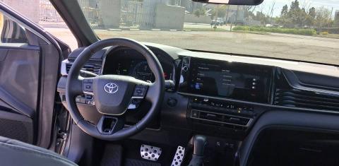 Toyota Camry Hybrid 2025
