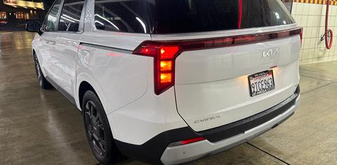 Kia Carnival Hybrid 2025