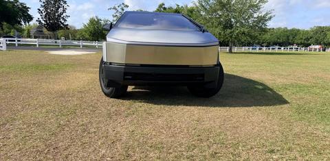 Tesla Cybertruck 2026
