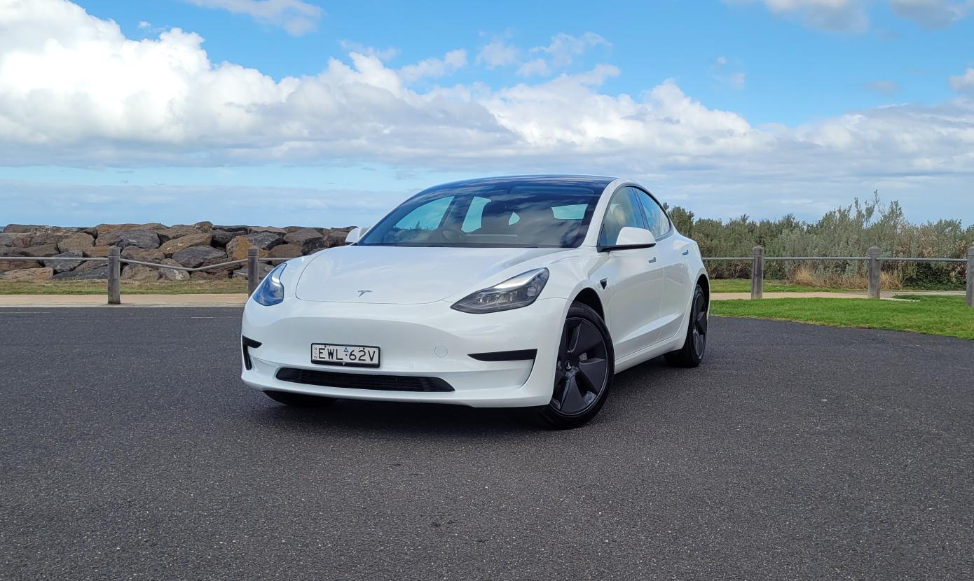 Tesla MODEL 3 2022 in 