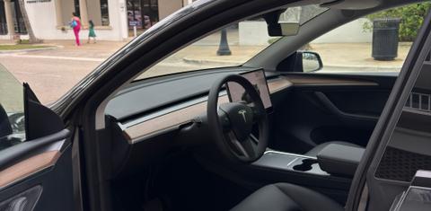 Tesla Model Y 2025