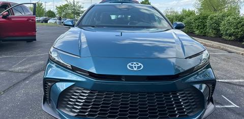 Toyota Camry Hybrid 2025