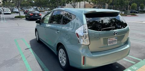 Toyota Prius v 2013