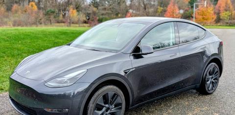 Tesla Model Y 2024