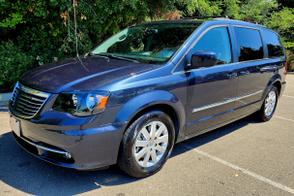 Chrysler Town & Country car