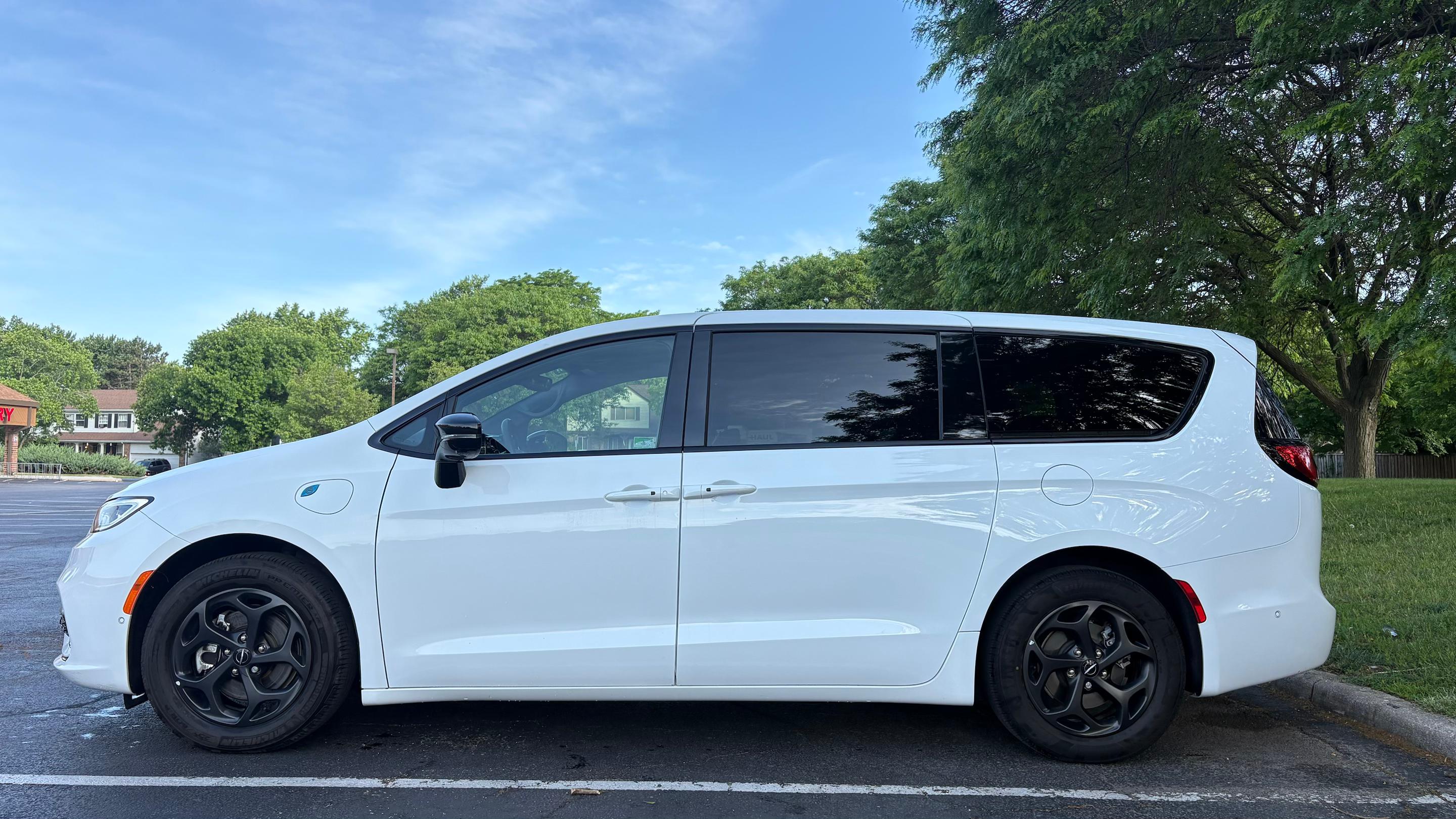Chrysler Pacifica 2024 in 