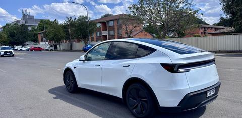 Tesla MODEL Y 2025