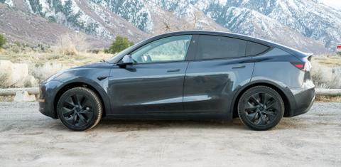 Tesla Model Y 2025