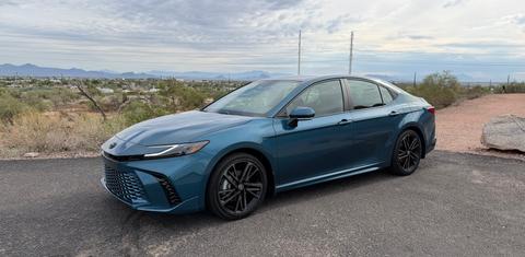 Toyota Camry Hybrid 2026
