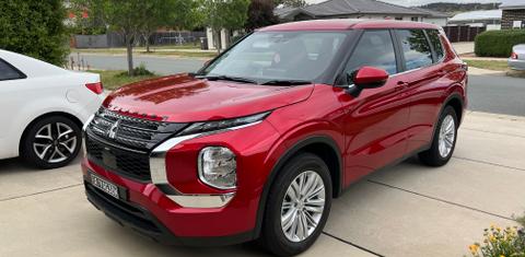 Mitsubishi OUTLANDER 2024