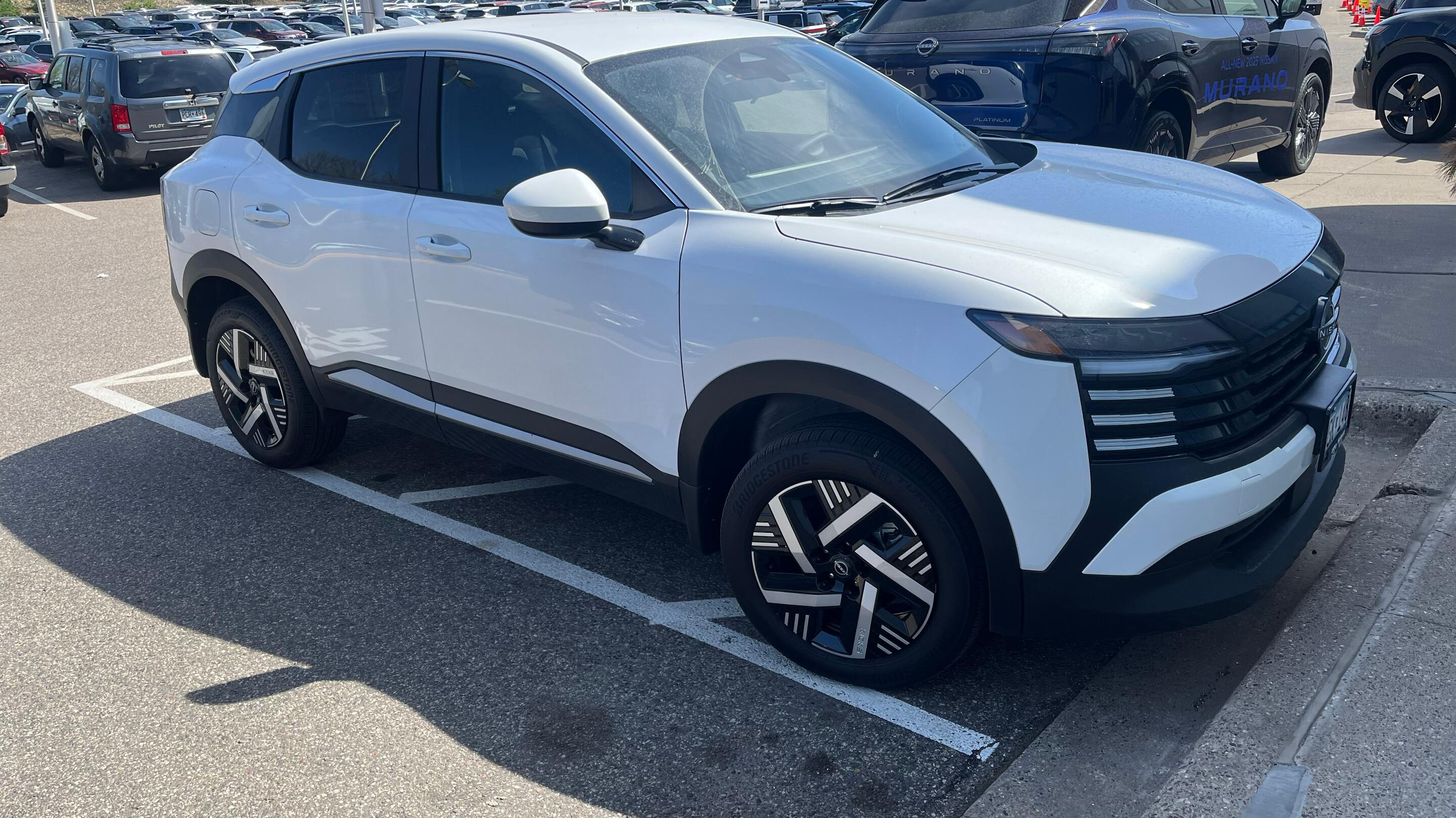 Nissan Kicks 2025 in Inver Grove Heights, MN