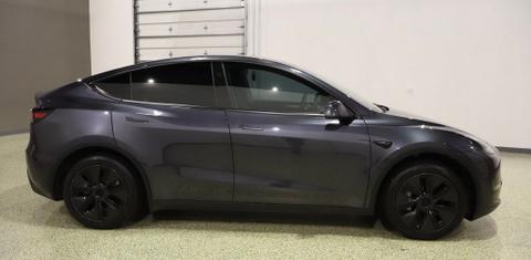 Tesla Model Y 2025