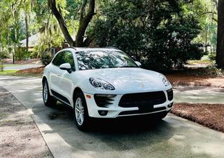 Porsche Macan car