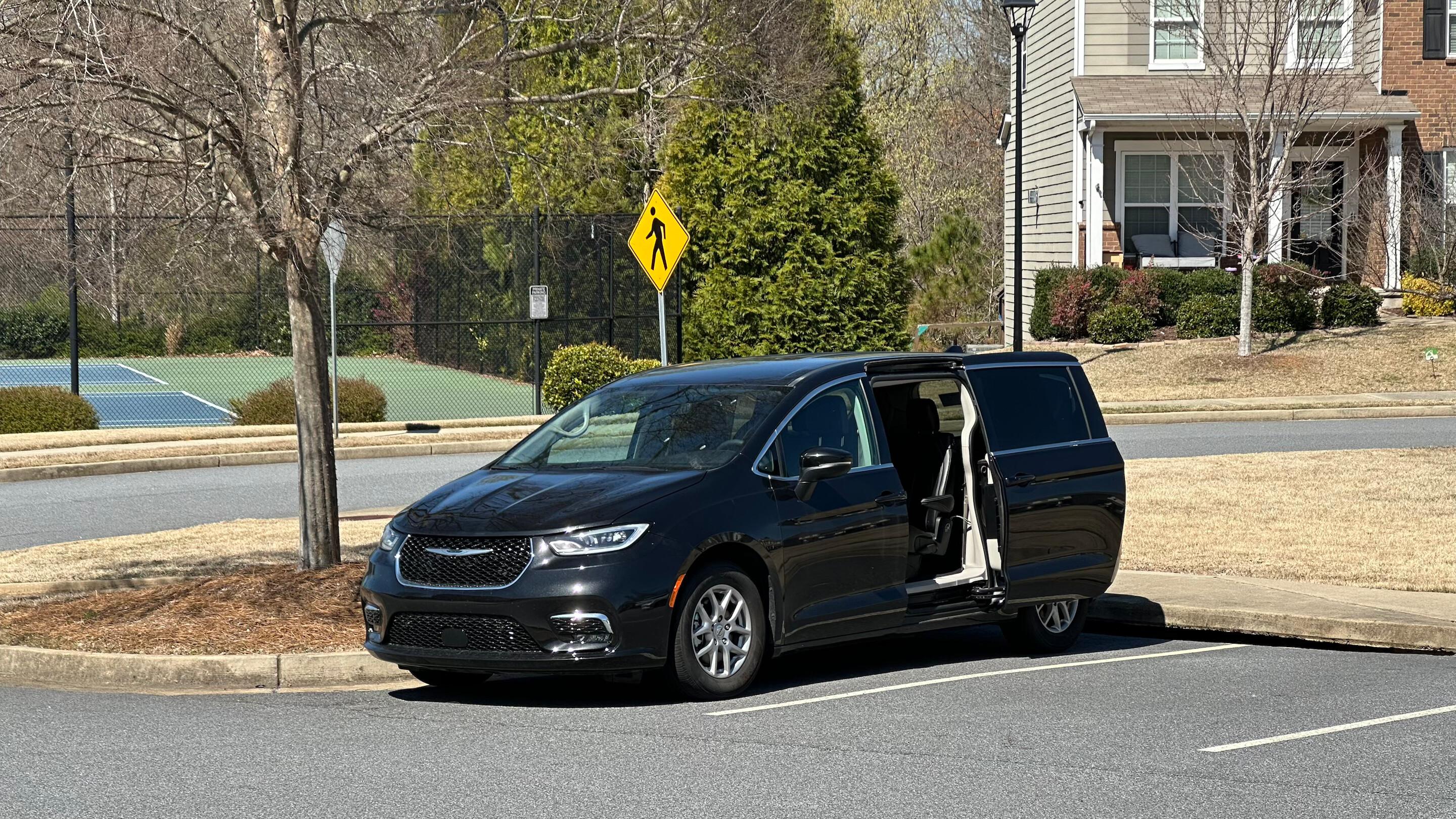 Chrysler Pacifica 2023 in Atlanta, GA
