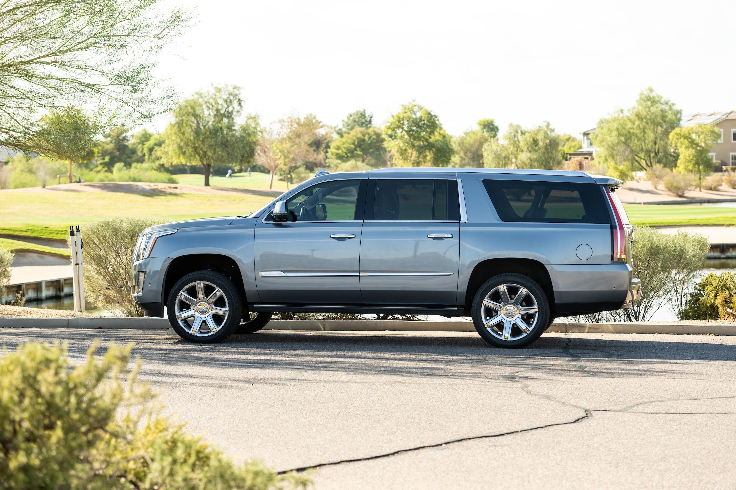 Cadillac Escalade ESV 2020 in 