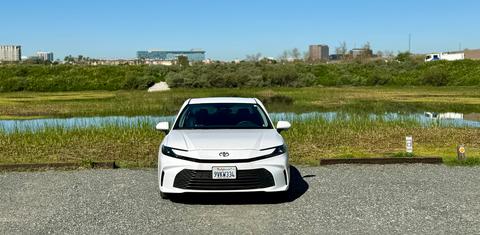 Toyota Camry Hybrid 2025