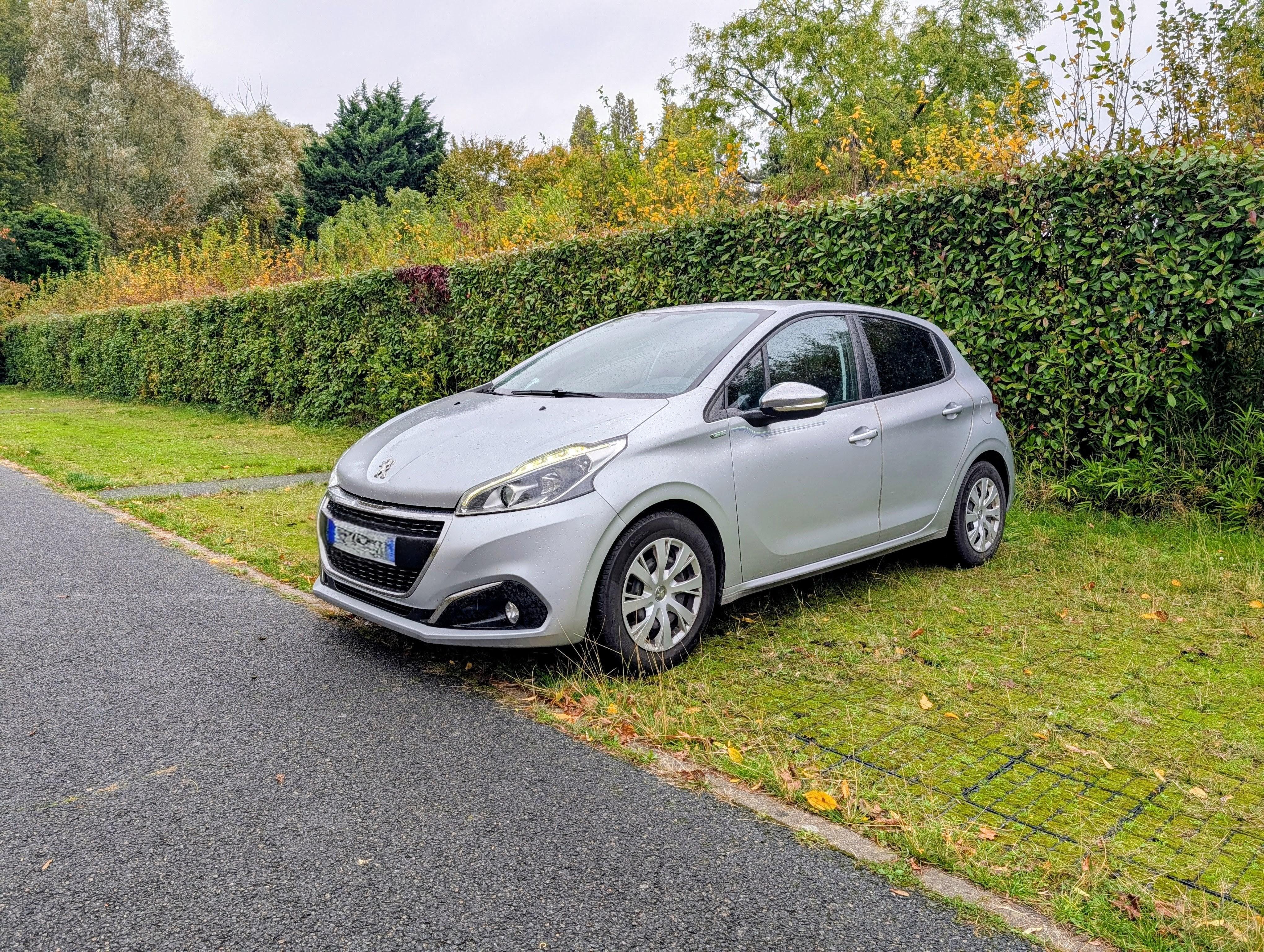Peugeot 208 2015 à Antony