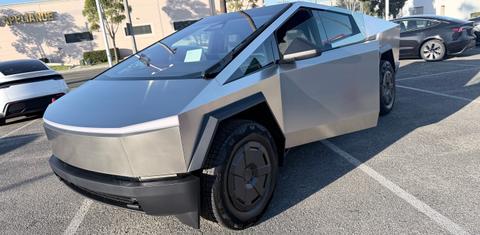 Tesla Cybertruck 2026