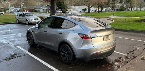 Tesla Model Y 2025