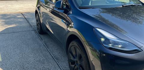 Tesla Model Y 2025