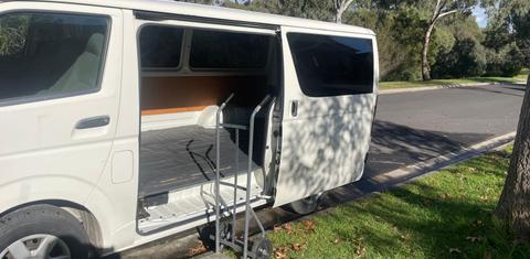 Toyota HIACE 2013