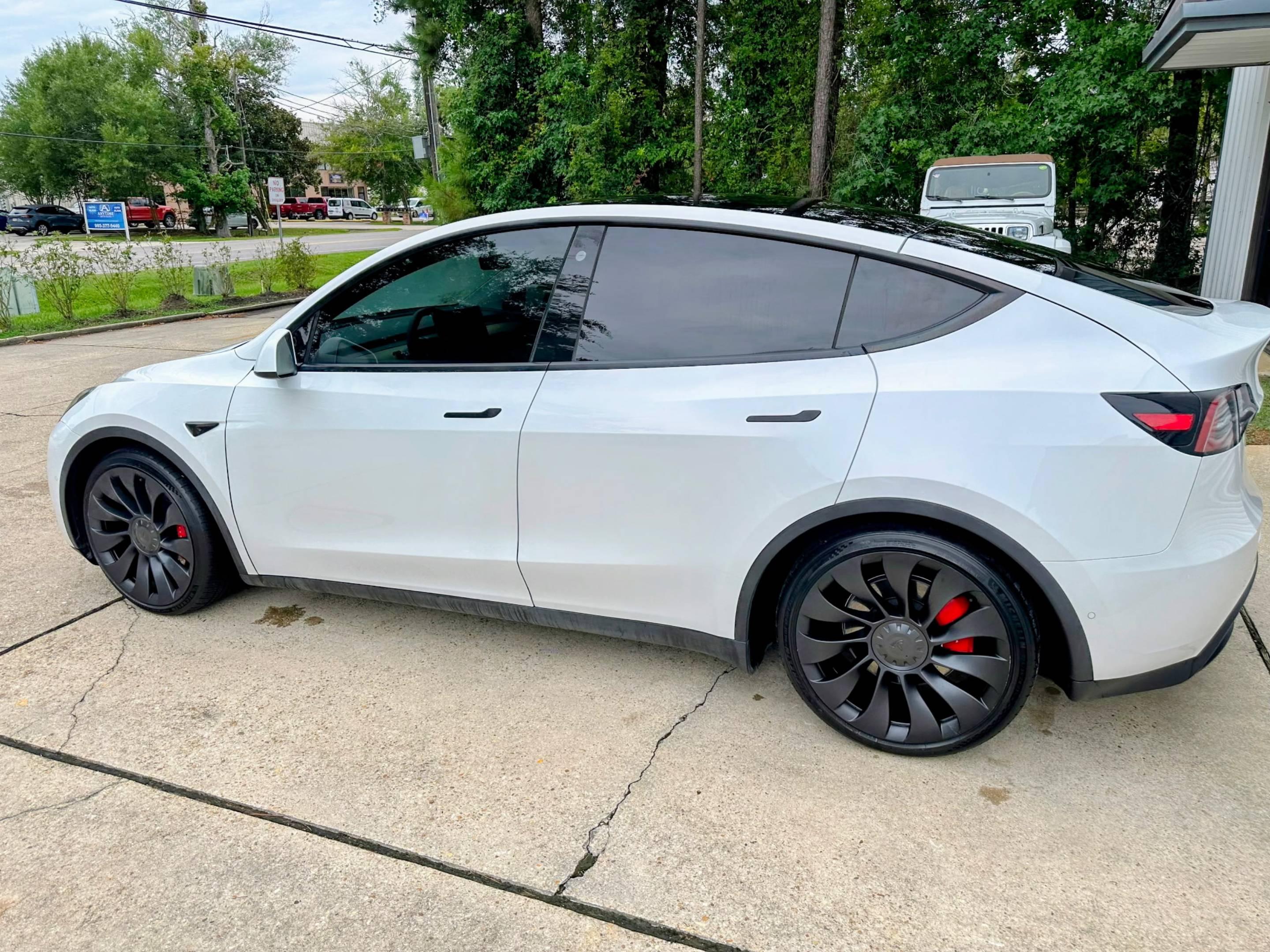 Tesla Model Y 2022 in New Orleans, LA