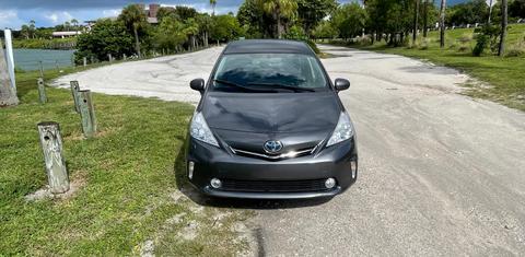Toyota Prius v 2012