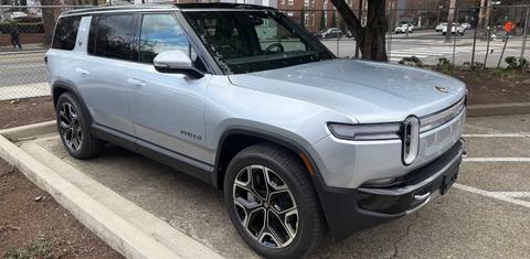 Rivian R1S 2025