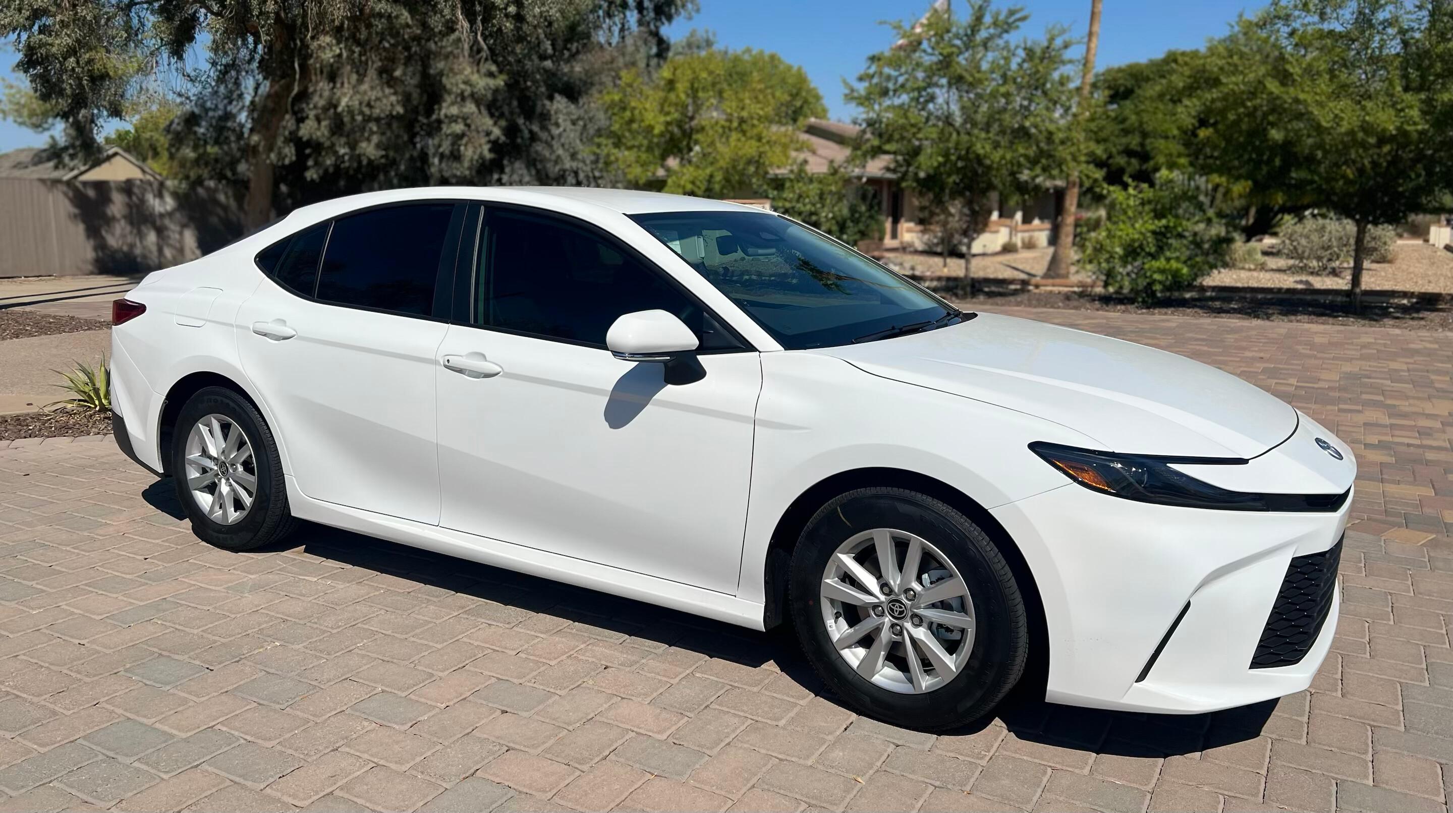 Toyota Camry Hybrid 2025 in Glendale, AZ