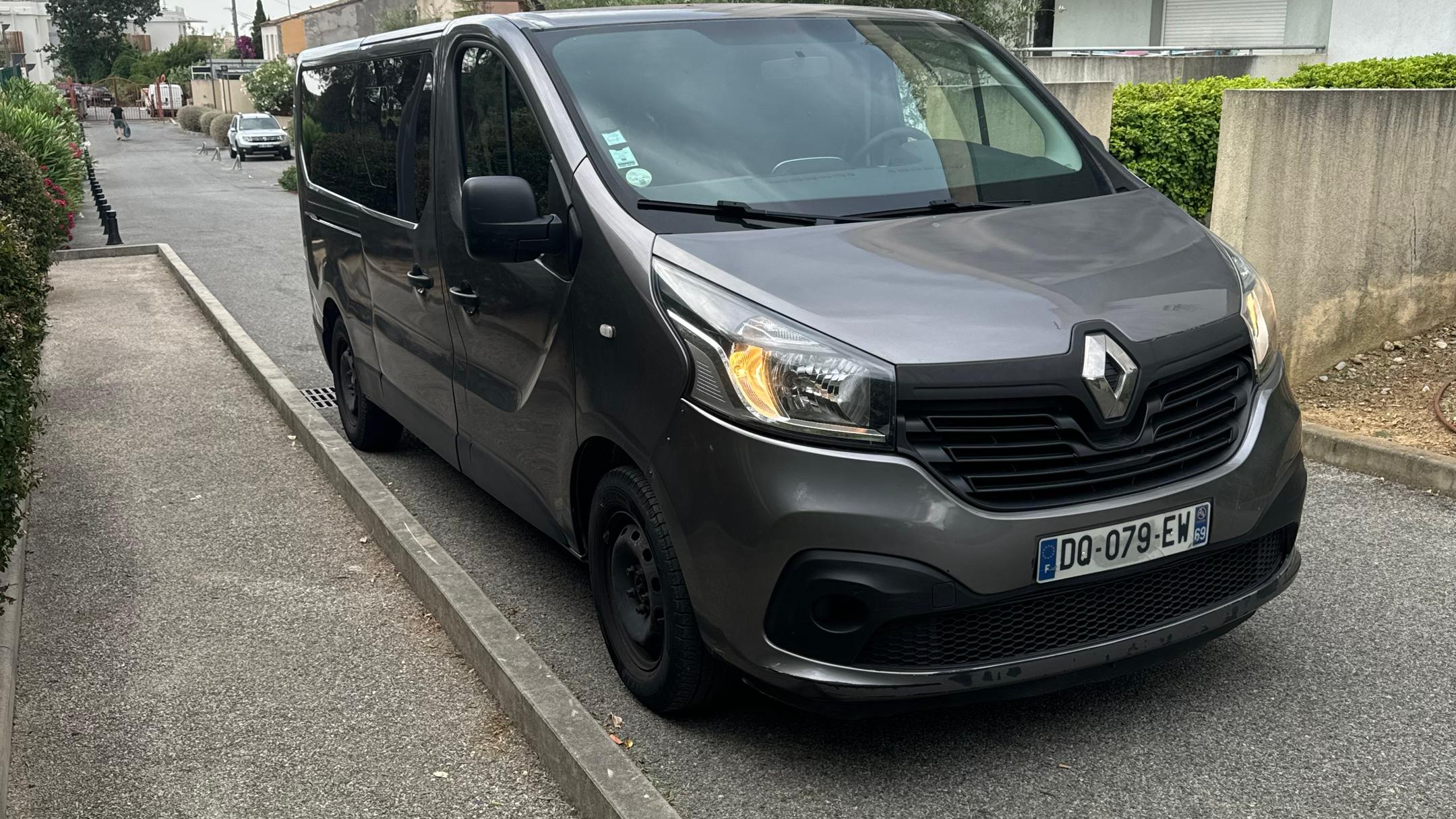 Renault TRAFIC III 2015 à Antibes