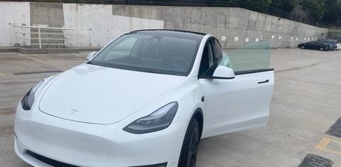 Tesla Model Y 2024
