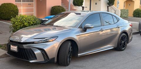 Toyota Camry Hybrid 2026