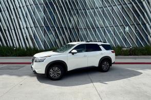 Nissan Pathfinder car