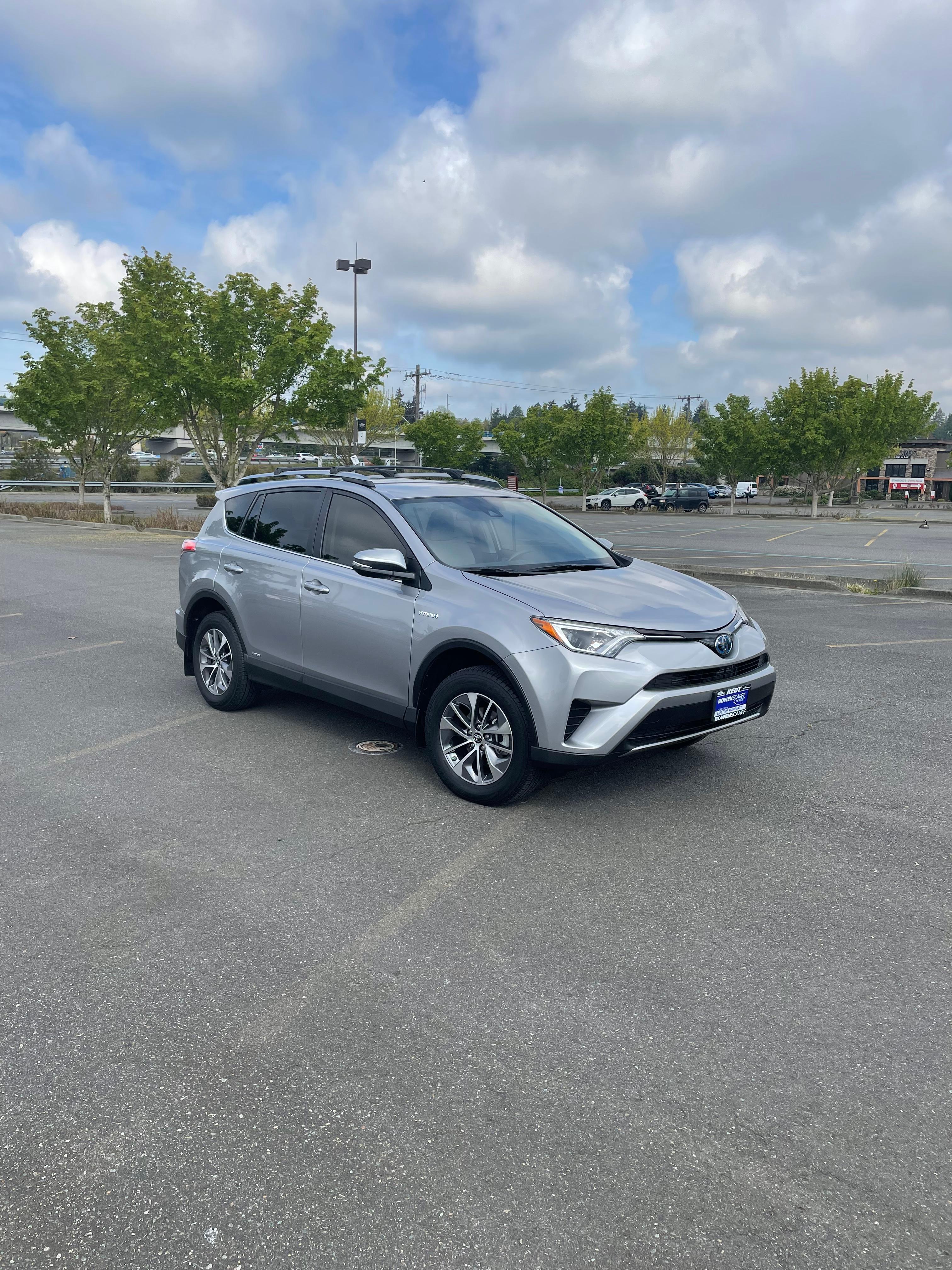 Toyota RAV4 Hybrid 2018 in SeaTac, WA