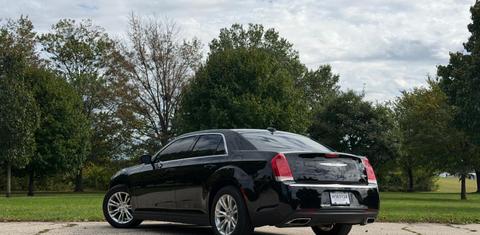Chrysler 300 2021