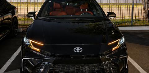 Toyota Camry Hybrid 2026