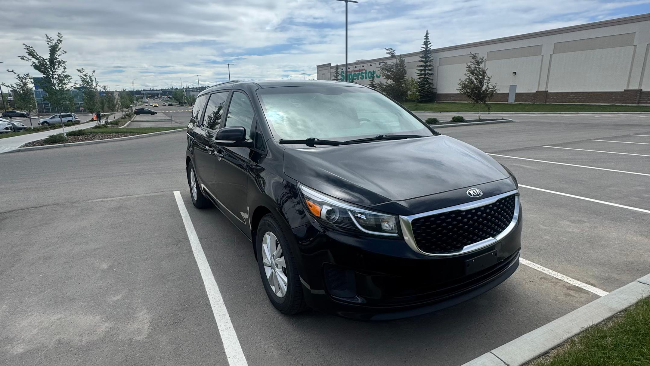 Kia Sedona 2017 in Calgary, AB