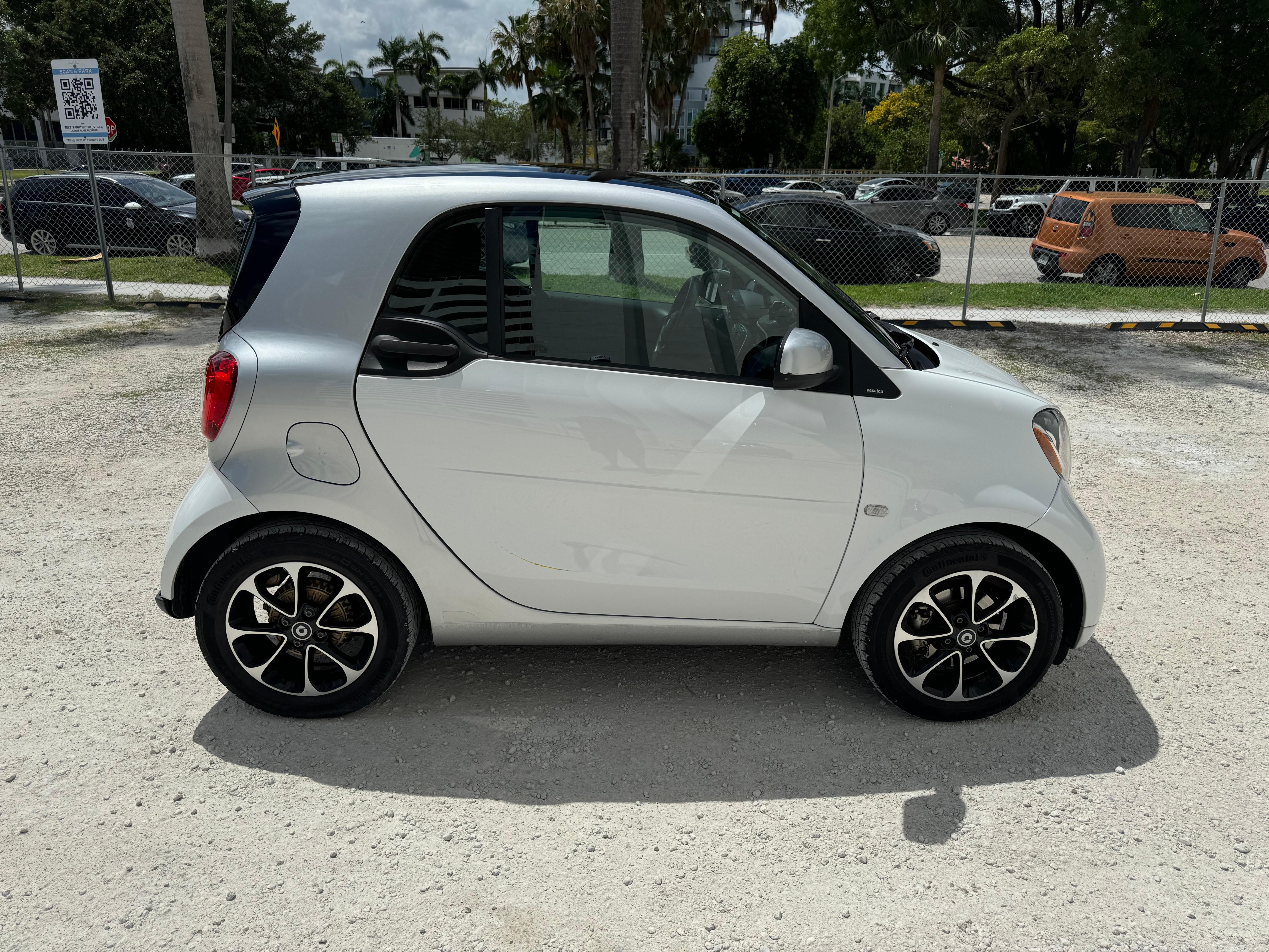 smart fortwo 2016 in Miami Beach, FL