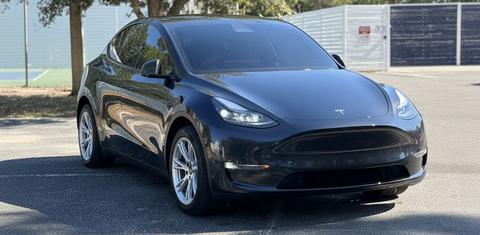 Tesla Model Y 2024