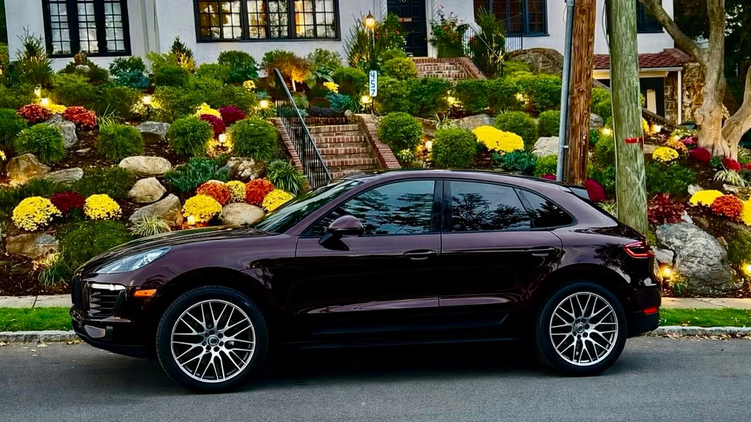 Porsche Macan 2025 in Jersey City, NJ