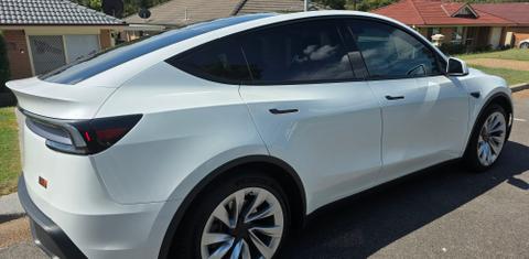 Tesla MODEL Y 2025