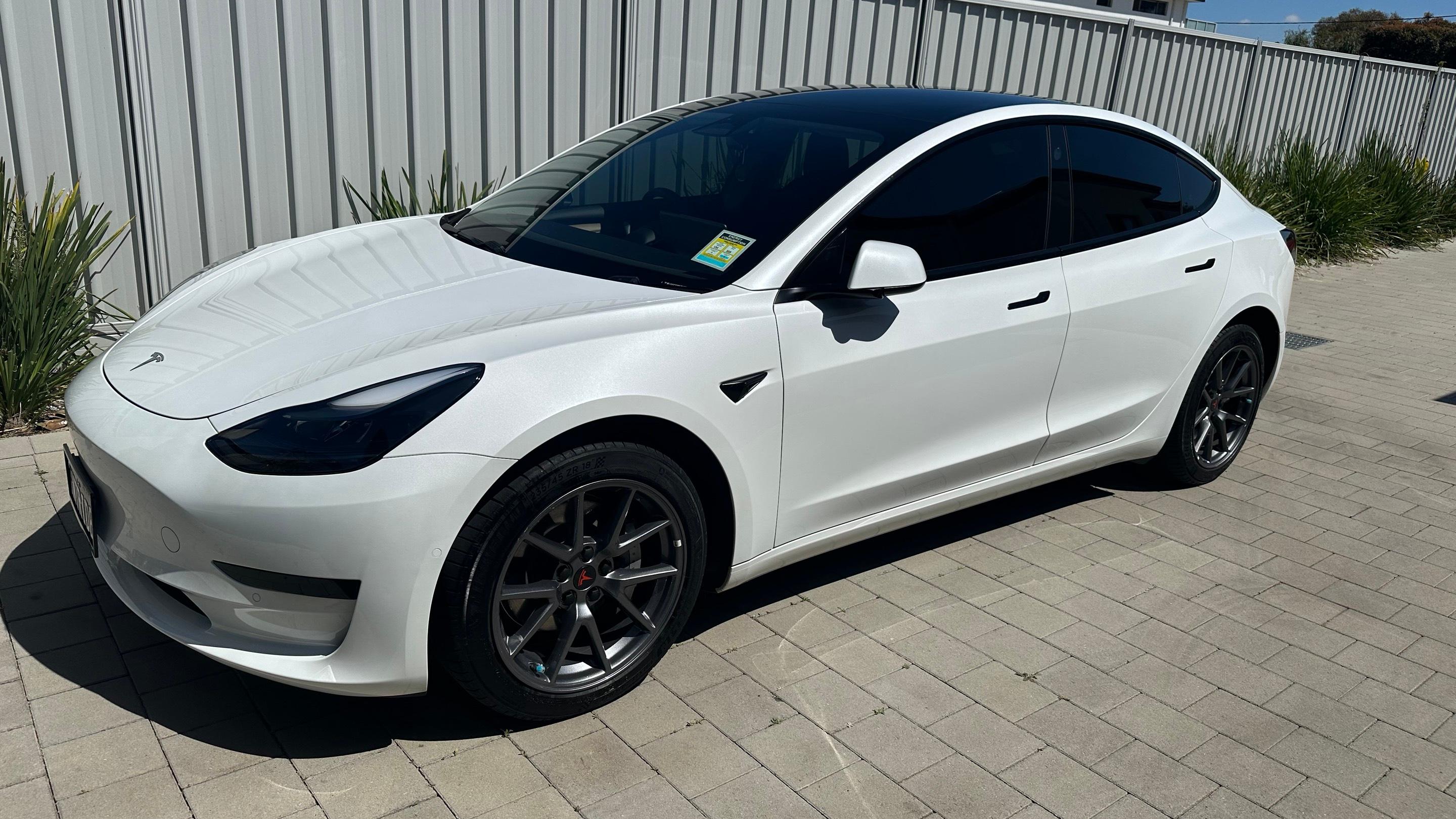 Tesla MODEL 3 2022 in Perth Airport